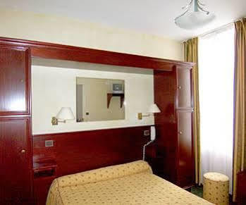 Terminus Hotel ตูร์ ภายนอก รูปภาพ